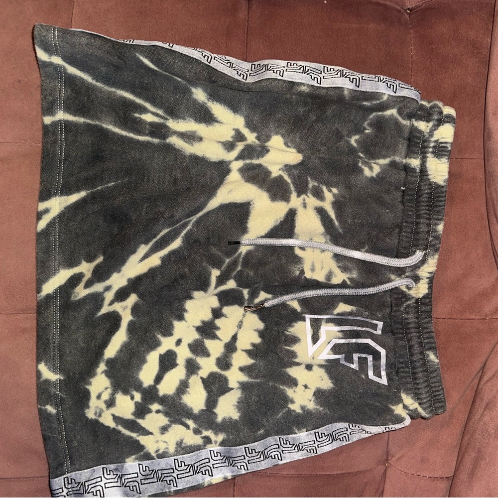 LF the brand sweat skirt!